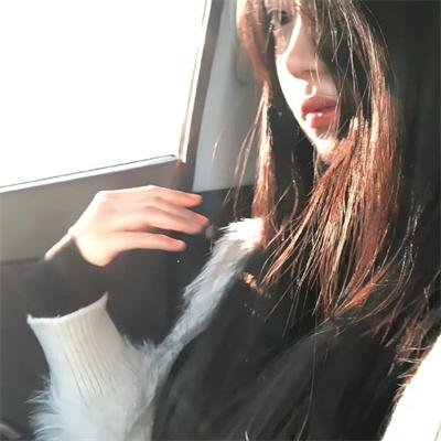 色肉毒蝎女
